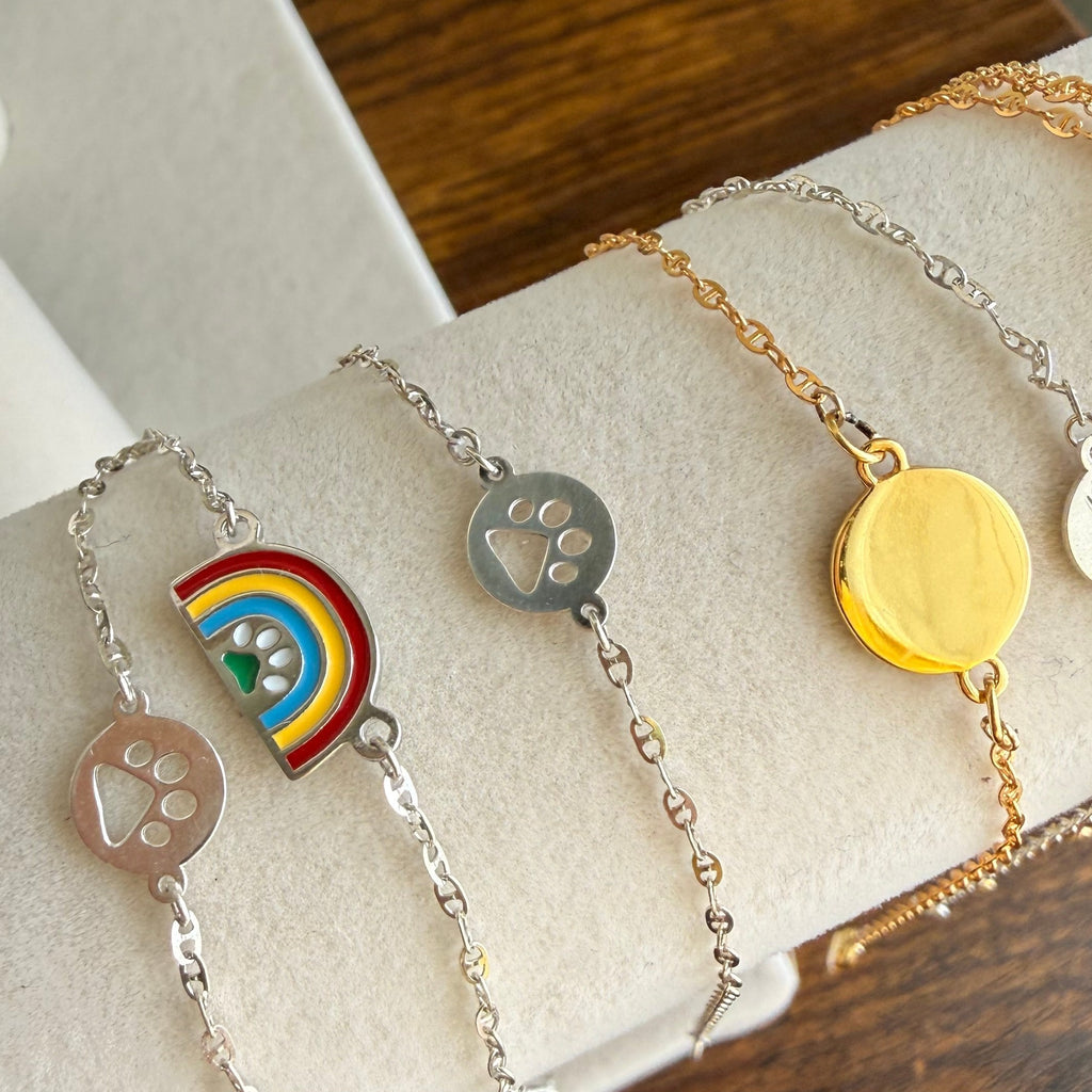 Round Paw Bracelet in Silver