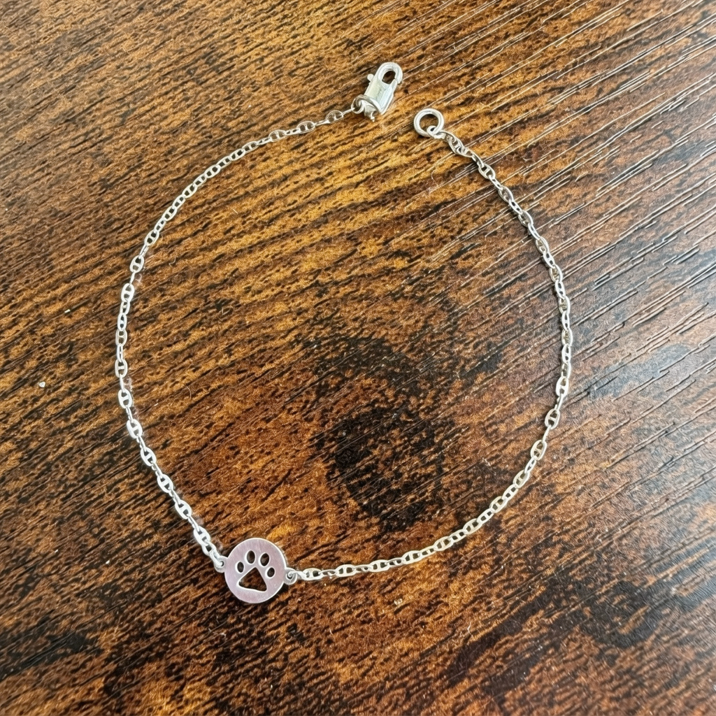 Round Paw Bracelet in Silver