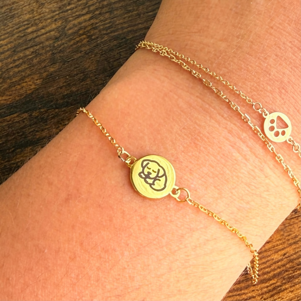 Round Engravable Charm Bracelet in Gold