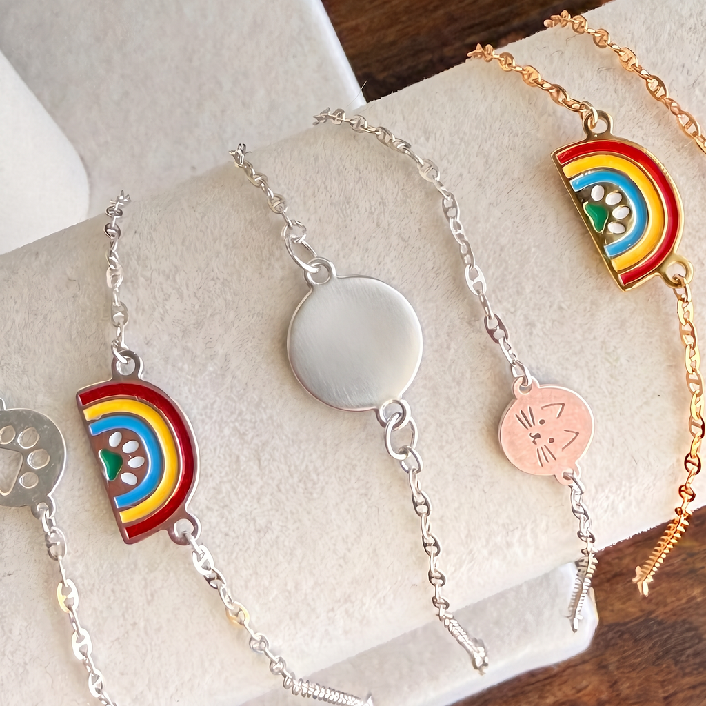 Round Engravable Charm Bracelet in Silver